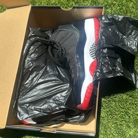 Air Jordan 11 Retro (GS) - Picture 6 of 7